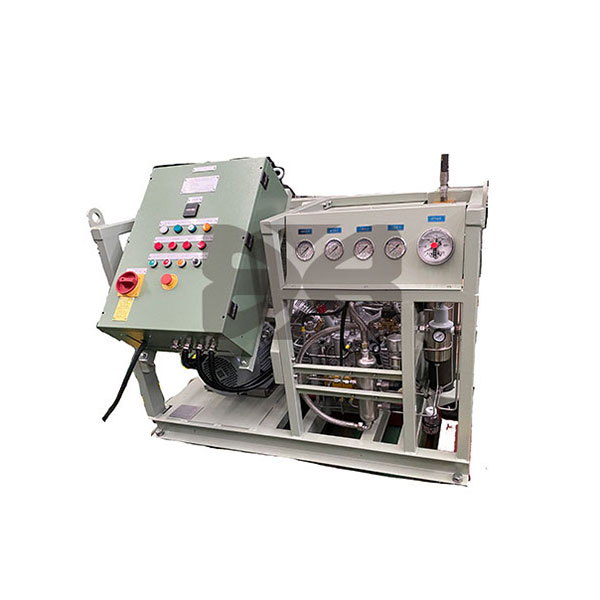 Screw air compressor for marine platform